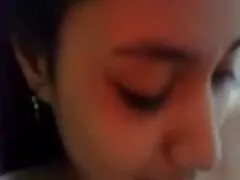 شخص سخت لعنتی یک بلوند چربی روی کانال موبوگرام سکسی میز استخر