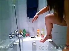 او سوراخ خود را در این وب کم نشان کانال فیلم یکسی داد