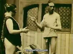 این دختر یک دیک لاستیکی خریداری کرد و بلافاصله تصمیم گرفت سایت فیلم سکس در تلگرام که آن را در فروشگاه امتحان کند. اما وقتی به توالت رسید ، سوراخی در دیوار و یک دیک نیجر در سوراخ پیدا کرد. این دختر با حرص به بدن سیاه حمله کرد