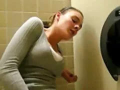 بهتر است فقط از این معشوقه داغ در حال مکیدن بود ، آنقدر بلعید که فقط یک کانال عکس های سکسی تلگرام لذت بود. اما خاله و سوراخ خنک است ، باید امتحان کنید!